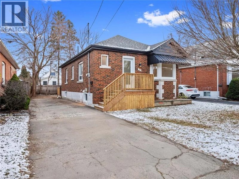 51 WOODBRIDGE Road, Hamilton, Ontario, L8K3C8, Hamilton, Ontario — photo 1 of 5