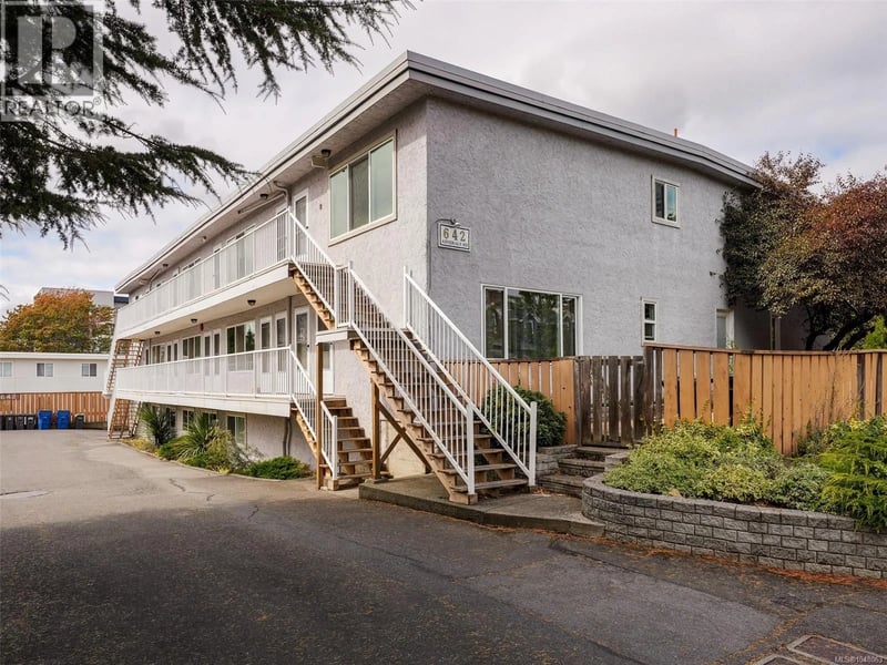 #303 642 Admirals Road, Esquimalt, British Columbia, V9A2N7, Esquimalt, British Columbia — photo 1 of 5
