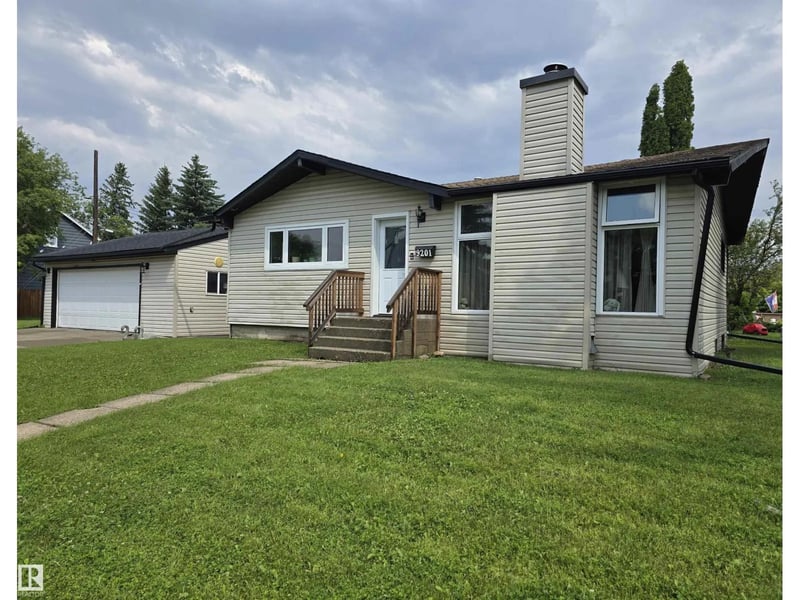 9201 153 ST NW, Edmonton, Alberta, T5R1P7, Edmonton, Alberta — photo 1 of 5