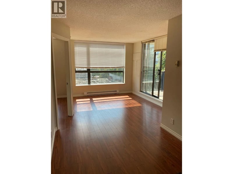 #301 833 AGNES Street, New Westminster, British Columbia, V3M0B1, New Westminster, British Columbia — photo 1 of 5