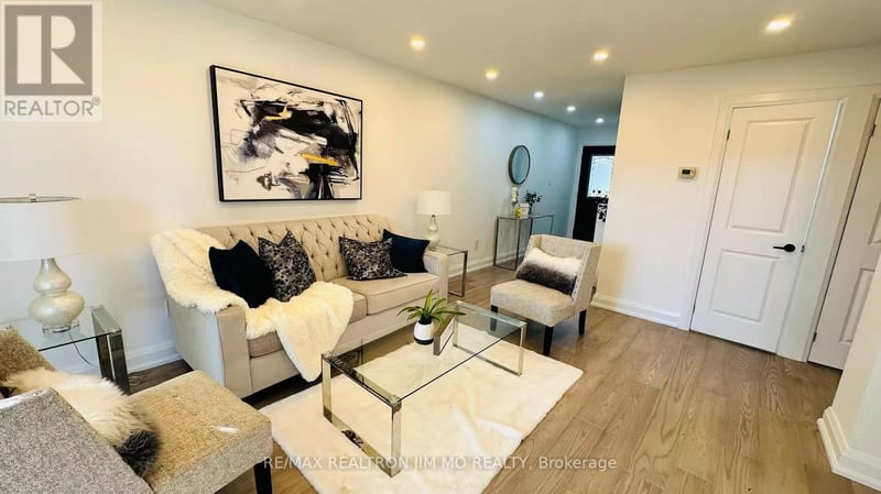 #Upper 65 Heaslip Terrace, Toronto (Tam O'Shanter-Sullivan), Ontario, M1T1W8, Toronto (Tam O'Shanter-Sullivan), Ontario — photo 1 of 5