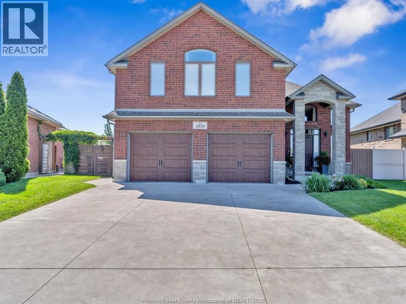 3939 WILDWOOD Drive, Windsor, Ontario, N8R2L4, Windsor, Ontario — photo 1 of 5