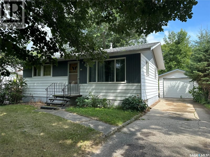 242 Third AVENUE N, Kamsack, Saskatchewan, S0A1S0, Kamsack, Saskatchewan — photo 1 of 5