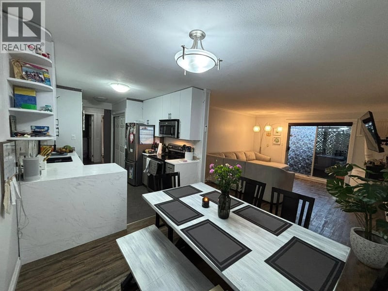 #190 3854 Gordon Drive, Kelowna, British Columbia, V1W3G4, Kelowna, British Columbia — photo 1 of 5