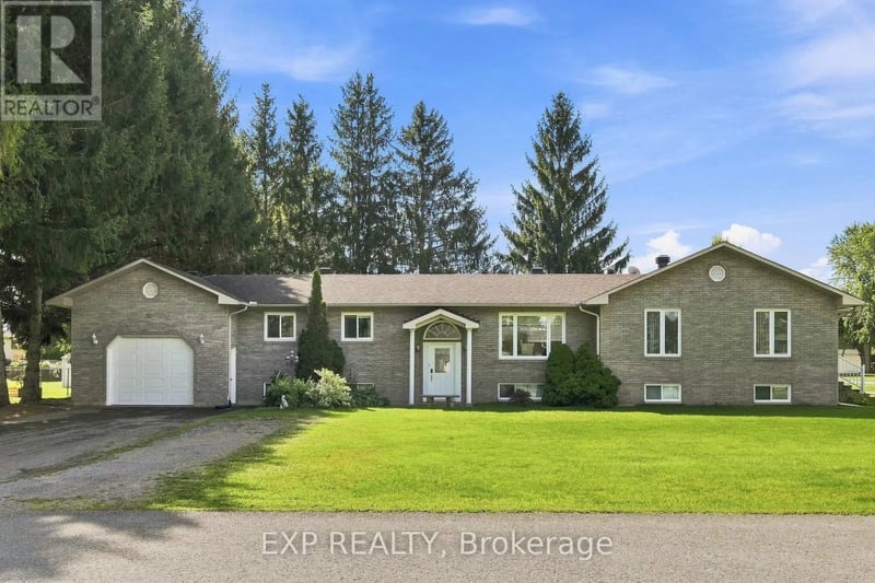 30 Albert Street, Russell, Ontario, K0A1W0, Russell, Ontario — photo 1 of 5