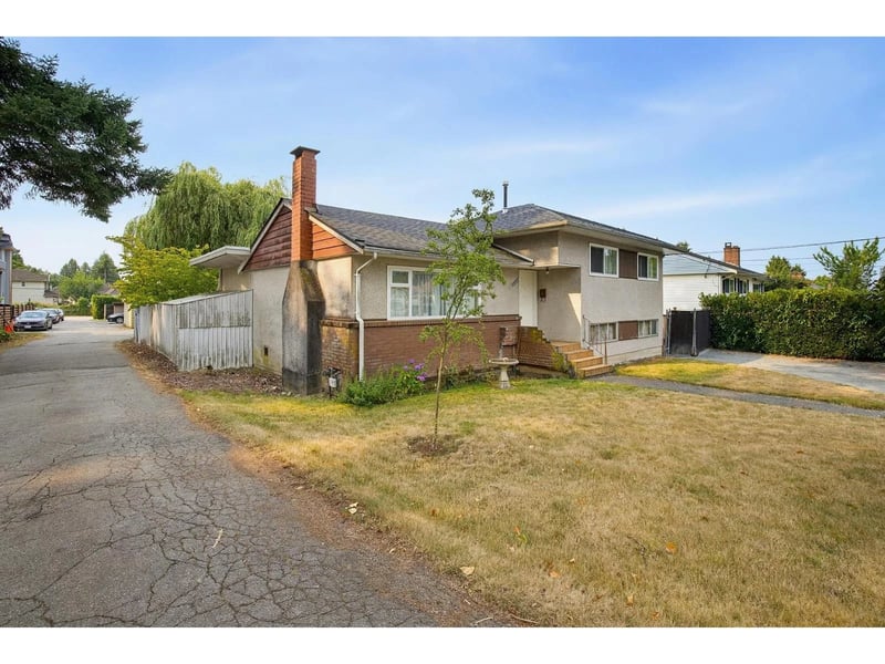 13022 101 Avenue, Surrey, British Columbia, V3T1L1, Surrey, British Columbia — photo 1 of 5