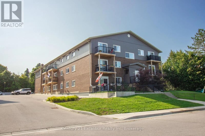 #16 320 Queen Street East, Centre Wellington (Fergus), Ontario, N1M1T4, Centre Wellington (Fergus), Ontario — photo 1 of 5