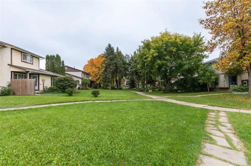 87 Gables Court, Winnipeg, Manitoba, R2C4H2, Winnipeg, Manitoba — photo 2 of 5
