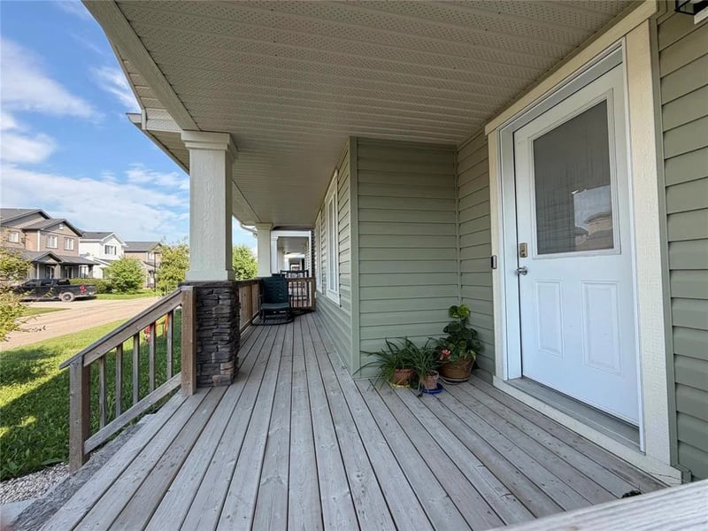 28 CANDLELIGHT Drive, La Salle, Manitoba, R0G0A2, La Salle, Manitoba — photo 2 of 5