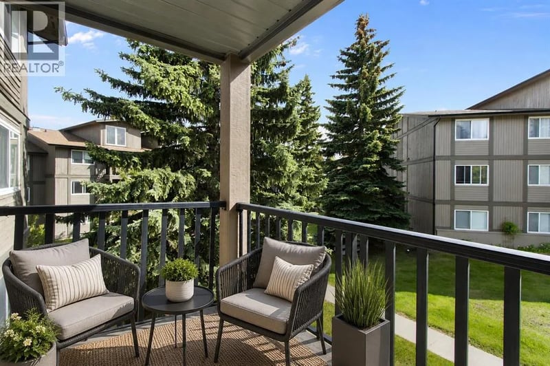 6400 Coach Hill Road Southwest, Calgary, Alberta, T3H1B8, Calgary, Alberta — photo 1 of 5
