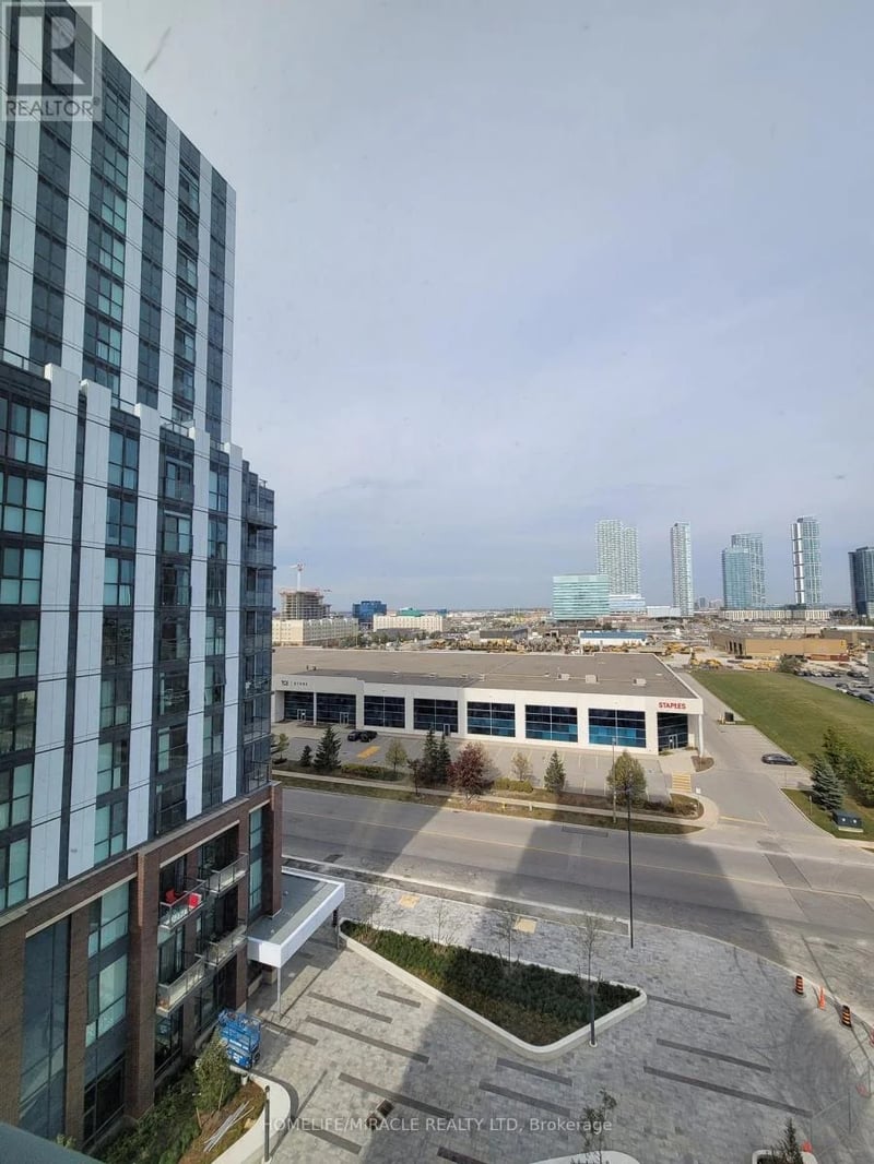 #808 60 Honeycrisp Crescent North, Vaughan (Vaughan Corporate Centre), Ontario, L4K0N5, Vaughan (Vaughan Corporate Centre), Ontario — photo 1 of 5