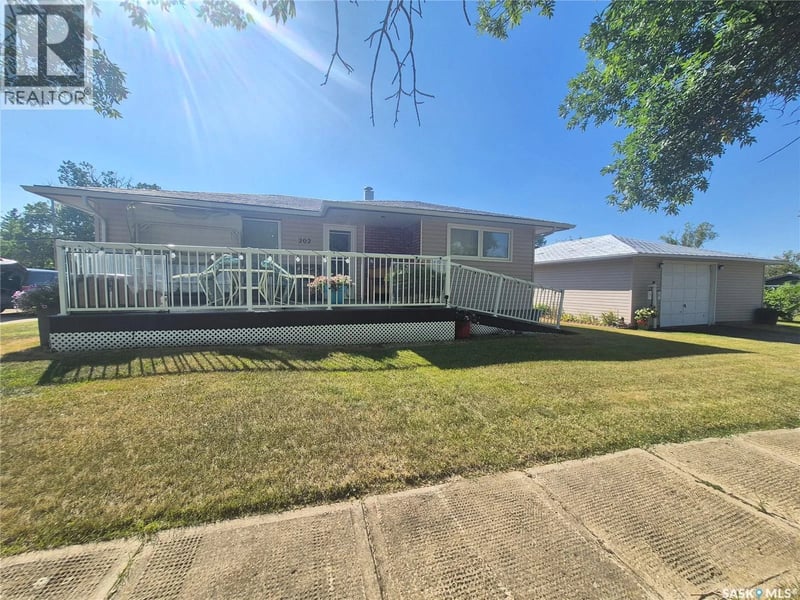 202 Bradley STREET, Ogema, Saskatchewan, S0C1Y0, Ogema, Saskatchewan — photo 1 of 5