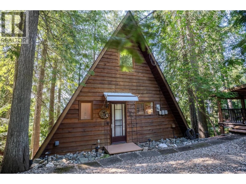 7496 Castle Heights, Anglemont, British Columbia, V0E1M8, Anglemont, British Columbia — photo 1 of 5