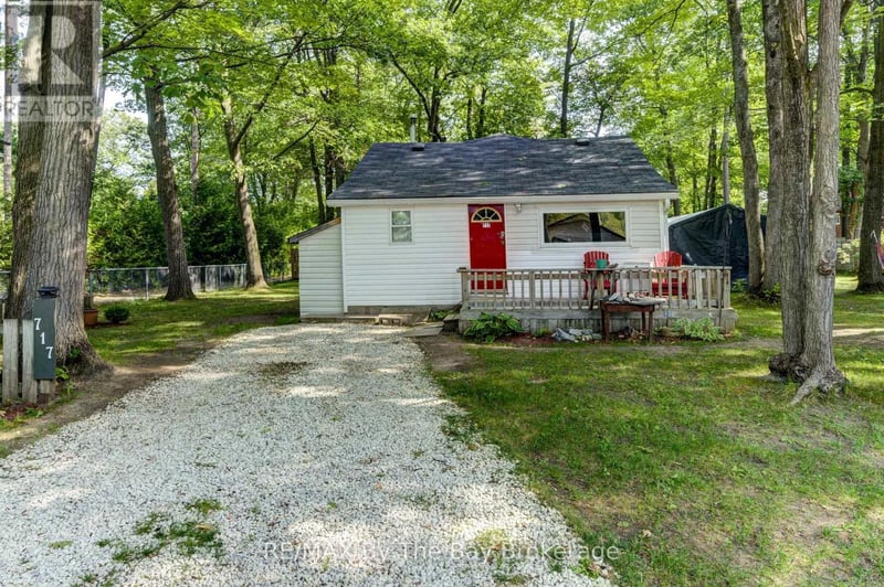 717 Oxbow Park Drive, Wasaga Beach, Ontario, L9Z2V2, Wasaga Beach, Ontario — photo 1 of 5