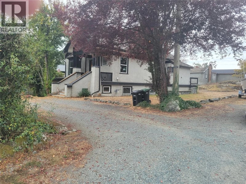 11 Eaton Avenue, Saanich, British Columbia, V8Z5C9, Saanich, British Columbia — photo 1 of 5