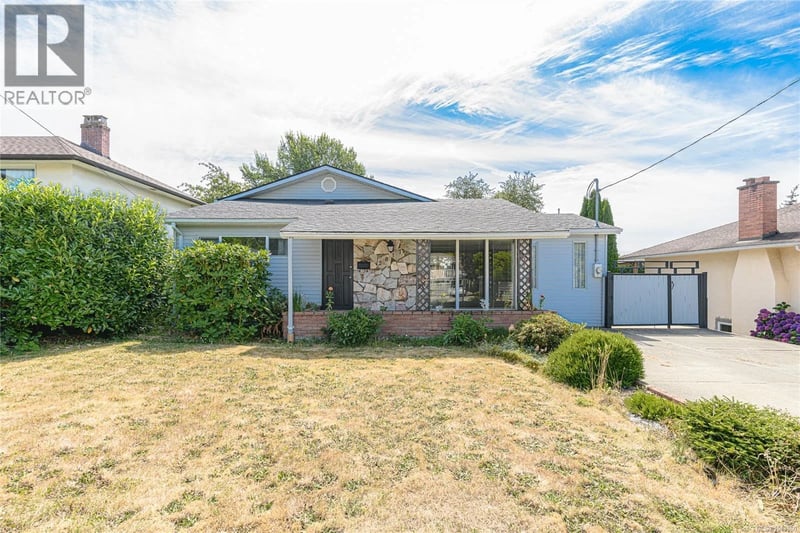 2817 Adelaide Avenue, Saanich, British Columbia, V9A2L3, Saanich, British Columbia — photo 1 of 5