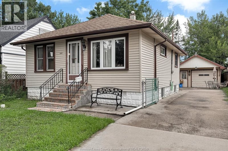 1547 ELLROSE Avenue, Windsor, Ontario, N8Y3X6, Windsor, Ontario — photo 1 of 5