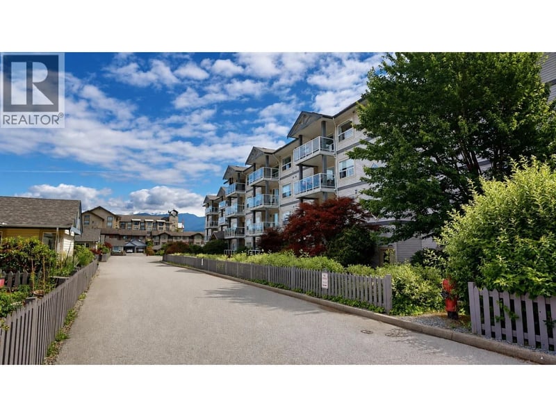 #107 1203 PEMBERTON Avenue, Squamish, British Columbia, V8B0J7, Squamish, British Columbia — photo 1 of 5