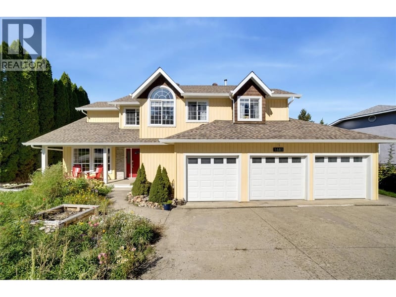 1681 18 Avenue Southeast, Salmon Arm, British Columbia, V1E2M9, Salmon Arm, British Columbia — photo 1 of 5