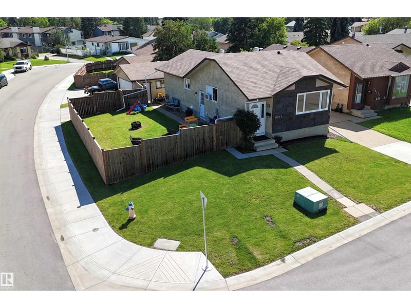 10107 171A AV NW, Edmonton, Alberta, T5X4L3, Edmonton, Alberta — photo 1 of 5
