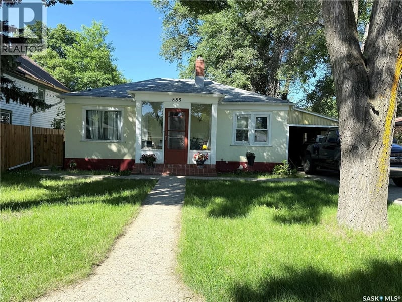 555 2nd STREET E, Shaunavon, Saskatchewan, S0N2M0, Shaunavon, Saskatchewan — photo 1 of 5