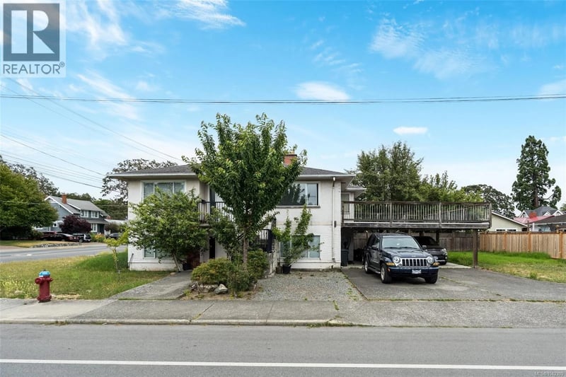 2343 Shelbourne Street, Victoria, British Columbia, V8R6P4, Victoria, British Columbia — photo 1 of 5