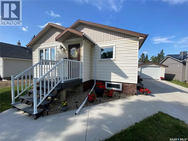 157 Broadway STREET W, Yorkton, Saskatchewan, S3N0M5, Yorkton, Saskatchewan — photo 1 of 5