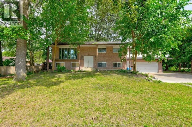 725 MAPLE Avenue, LaSalle, Ontario, N9J2P5, LaSalle, Ontario — photo 1 of 5