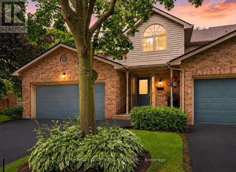 #1 3333 New Street, Burlington (Roseland), Ontario, L7N1N1, Burlington (Roseland), Ontario — photo 1 of 5