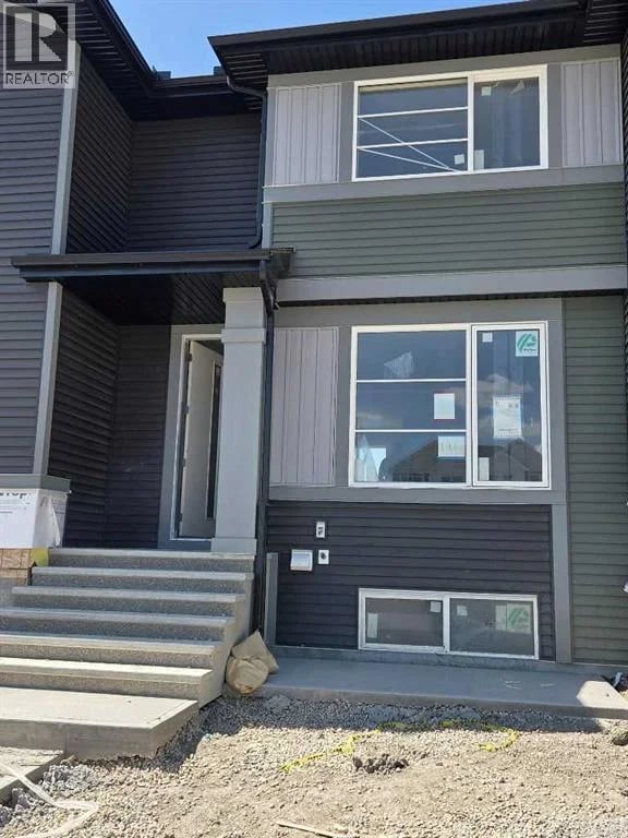 191 Lanark Gate Southeast, Airdrie, Alberta, T4A3R7, Airdrie, Alberta — photo 1 of 5