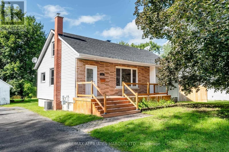 16 Front Street, North Stormont, Ontario, K0C1K0, North Stormont, Ontario — photo 1 of 5