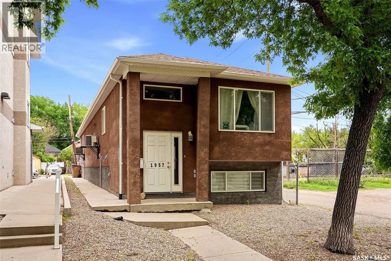 1957 HALIFAX STREET, Regina, Saskatchewan, S4P1T6, Regina, Saskatchewan — photo 1 of 5