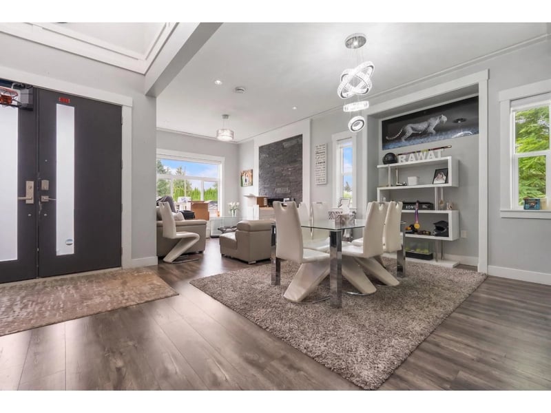 14017 110 Avenue, Surrey, British Columbia, V3R1Z3, Surrey, British Columbia — photo 1 of 5