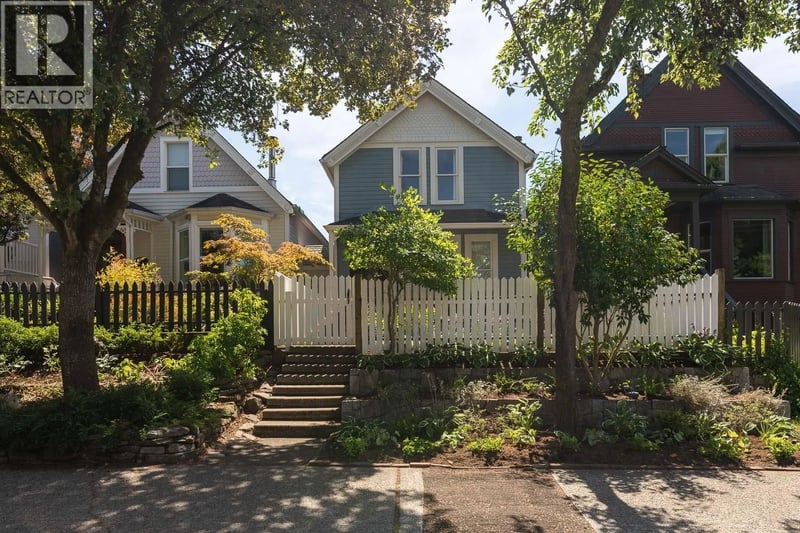 618 UNION Street, Vancouver, British Columbia, V6A2B9, Vancouver, British Columbia — photo 1 of 5