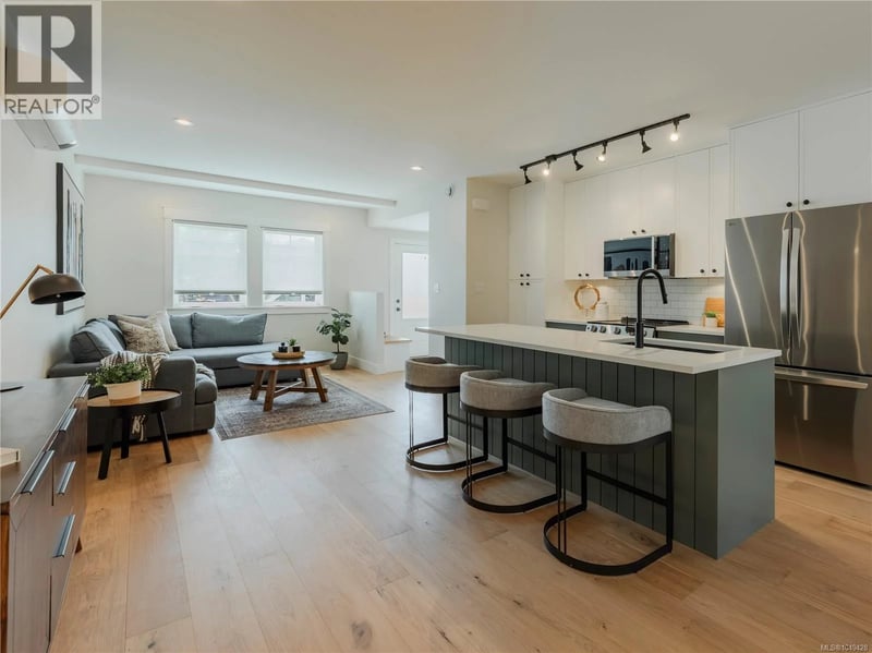 #4 1830 Allenby Street, Saanich, British Columbia, V8R3B7, Saanich, British Columbia — photo 1 of 5
