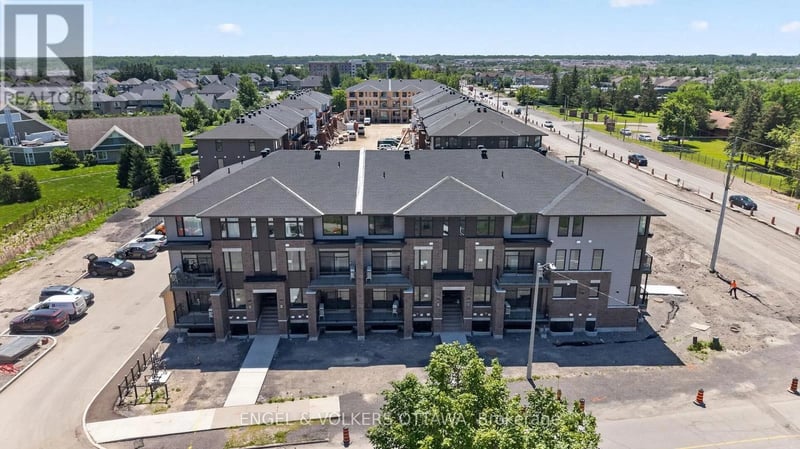 138 Stardust Private, Ottawa, Ontario, K1T3W6, Ottawa, Ontario — photo 1 of 5