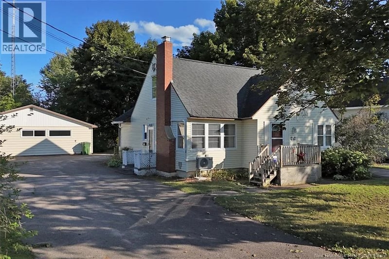 242 Highland Avenue, Fredericton, New Brunswick, E3A2S6, Fredericton, New Brunswick — photo 1 of 5