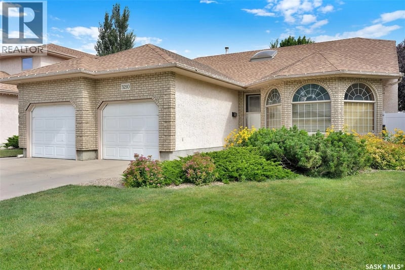 3210 Peyson BAY E, Regina, Saskatchewan, S4V2W8, Regina, Saskatchewan — photo 1 of 5