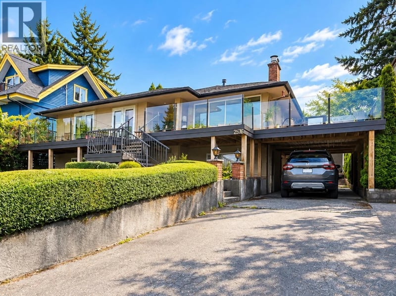 2576 WALL Street, Vancouver, British Columbia, V5K1A5, Vancouver, British Columbia — photo 1 of 5