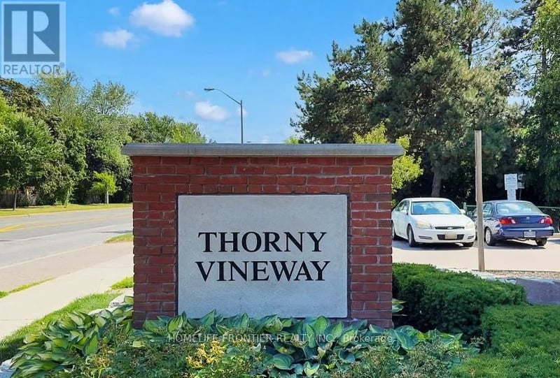 133 Thorny Vine Way East, Toronto (Bayview Village), Ontario, M2J4J4, Toronto (Bayview Village), Ontario — photo 1 of 5