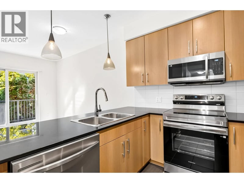 #210 22290 NORTH Avenue, Maple Ridge, British Columbia, V2X8Z8, Maple Ridge, British Columbia — photo 1 of 5