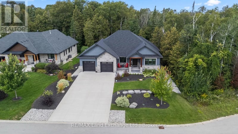 9 Lakeside Woods Crescent, Saugeen Shores, Ontario, N0H2C6, Saugeen Shores, Ontario — photo 1 of 5