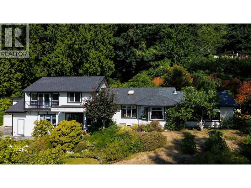 806 HUMMINGBIRD Lane, Bowen Island, British Columbia, V0N1G1, Bowen Island, British Columbia — photo 1 of 5