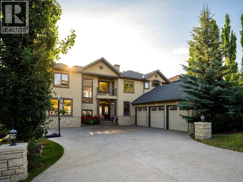 3221 77 Street Southwest, Calgary, Alberta, T3H5M1, Calgary, Alberta — photo 1 of 5