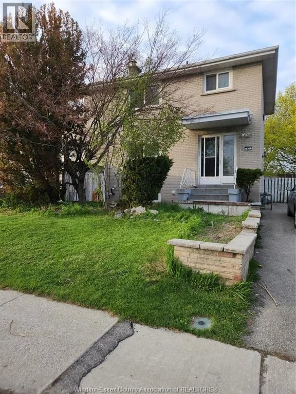 45 ALOMA Crescent, Brampton, Ontario, L6T2N8, Brampton, Ontario — photo 1 of 5