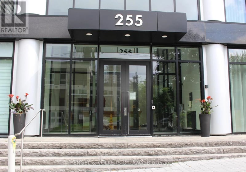#201 255 Bay Street, Ottawa, Ontario, K1R0C5, Ottawa, Ontario — photo 1 of 5