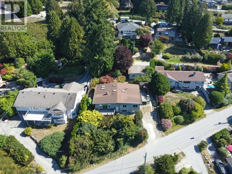 5134 RADCLIFFE Road, Sechelt, British Columbia, V7Z0G5, Sechelt, British Columbia — photo 1 of 5
