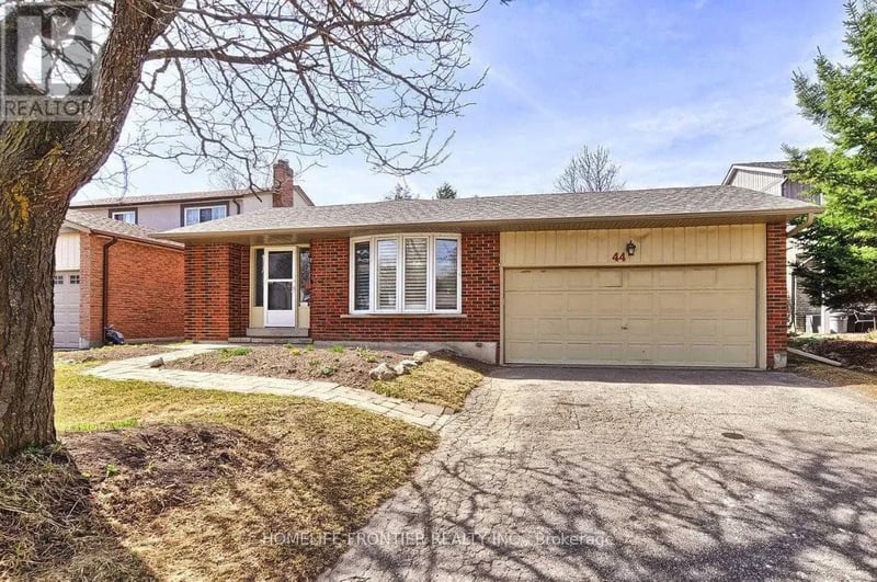 44 Rutledge Avenue, Newmarket (Huron Heights-Leslie Valley), Ontario, L3Y5T4, Newmarket (Huron Heights-Leslie Valley), Ontario — photo 1 of 5