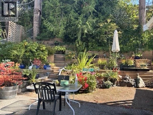 5206 RADCLIFFE Road, Sechelt, British Columbia, V7Z0C1, Sechelt, British Columbia — photo 1 of 5