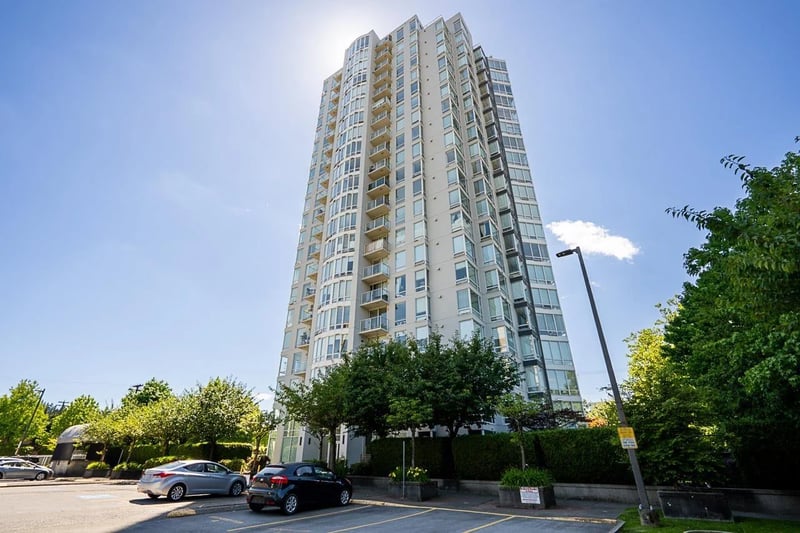 #1102 14820 104 Avenue, Surrey, British Columbia, V3R0V9, Surrey, British Columbia — photo 1 of 5